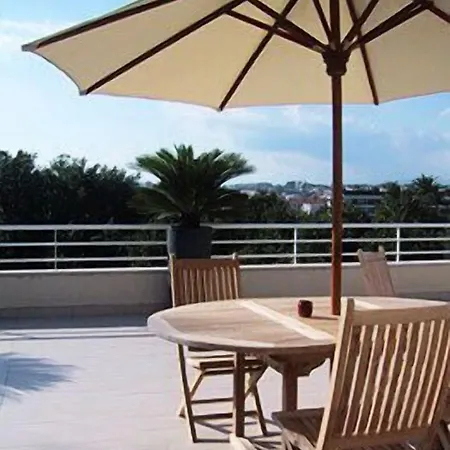 Arthur Bel Air Apartment